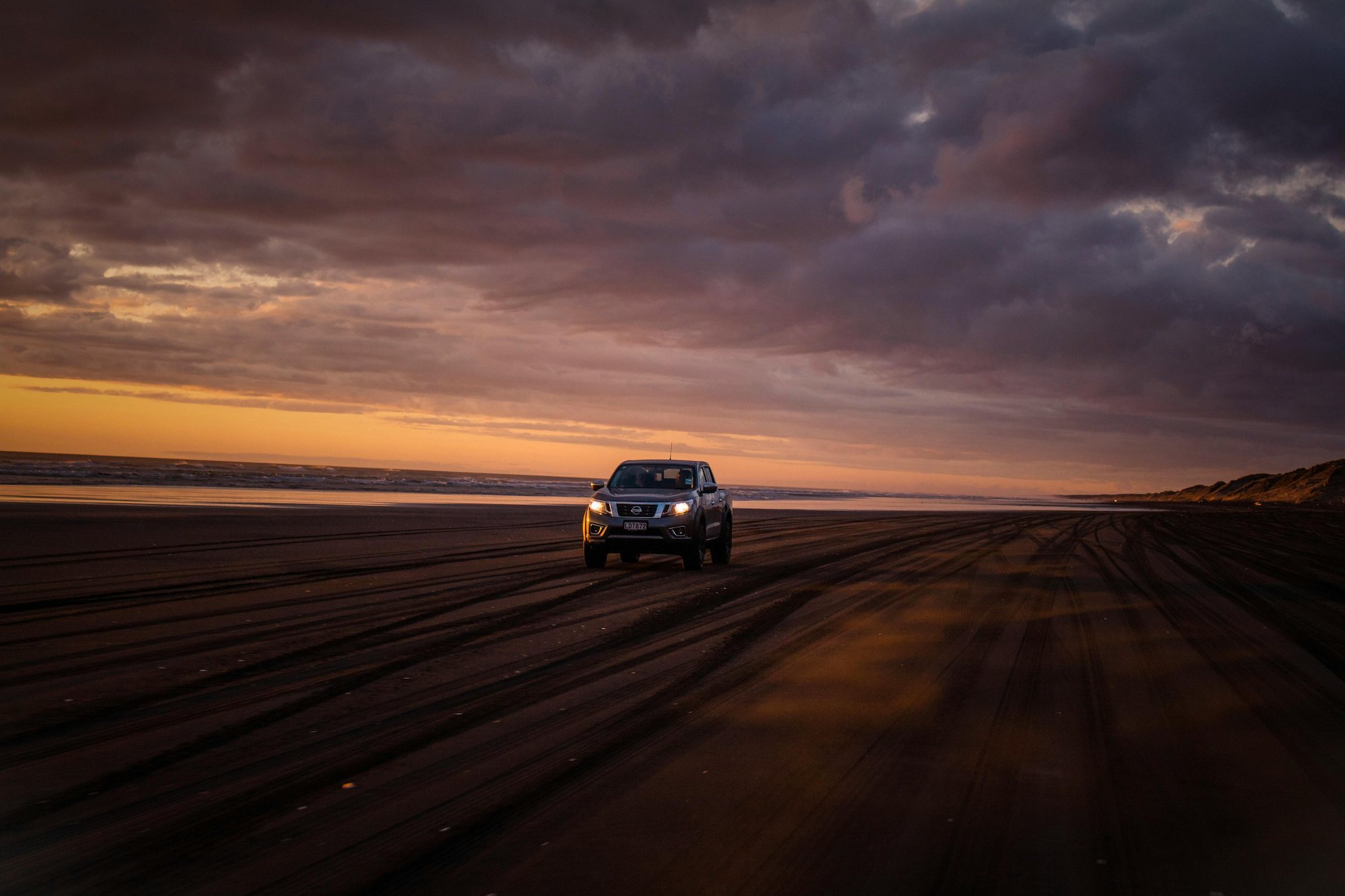 Voiture sur la plage